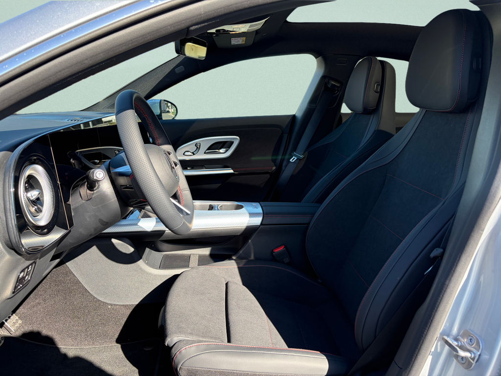 Mercedes-Benz CLA 200 4M (foto 11)