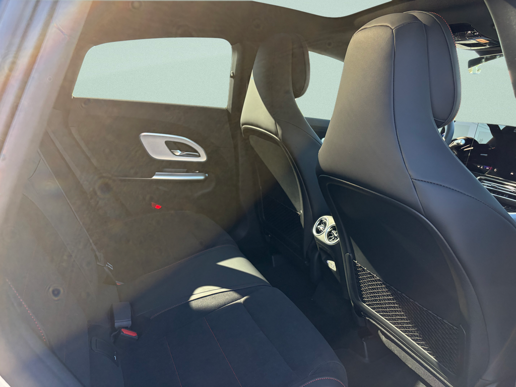 Mercedes-Benz CLA 200 4M (foto 12)