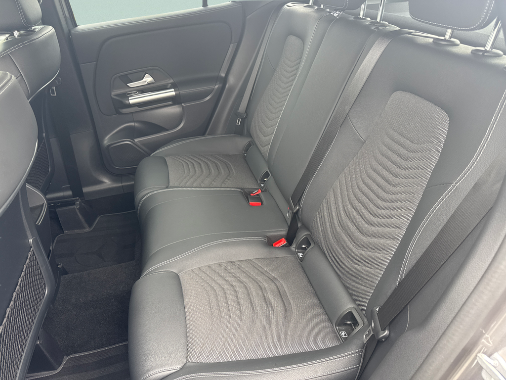 Mercedes-Benz GLA 200 PROGRESSIVE 200d (foto 12)