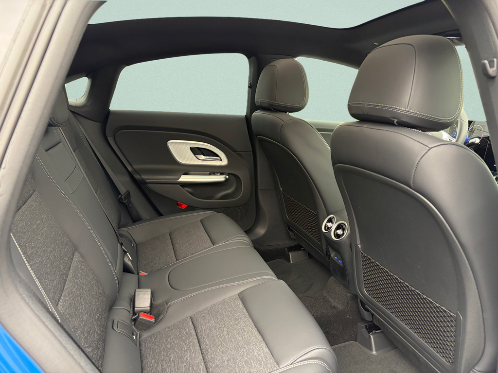 Mercedes-Benz CLA 200 4MATIC (foto 13)