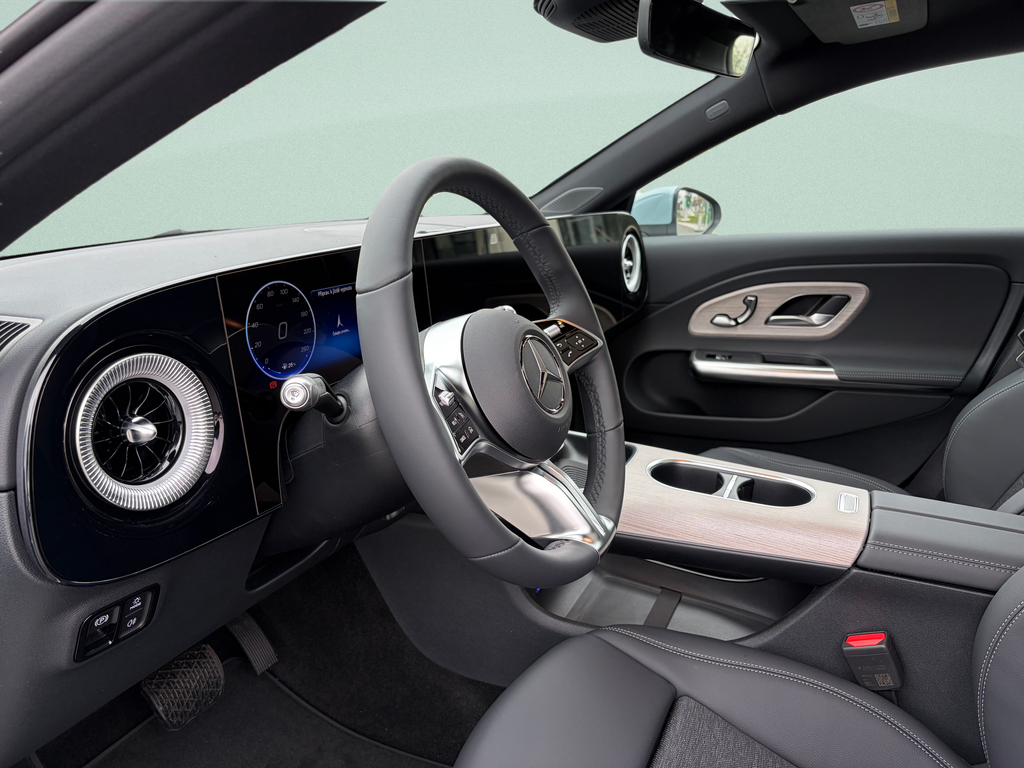 Mercedes-Benz CLA 200 (foto 8)