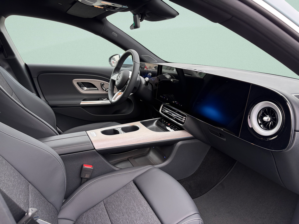 Mercedes-Benz CLA 200 (foto 11)