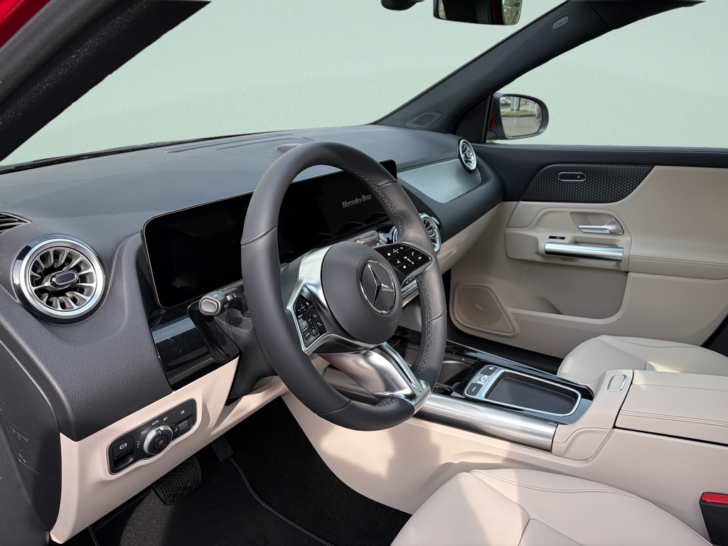 Mercedes-Benz GLA 180 (foto 8)