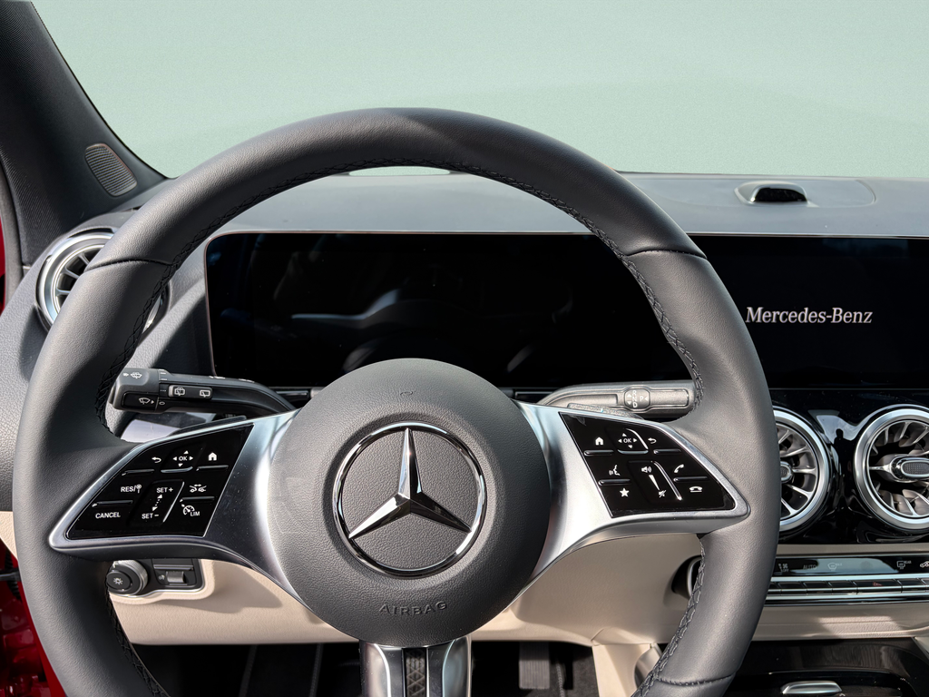 Mercedes-Benz GLA 180 (foto 9)