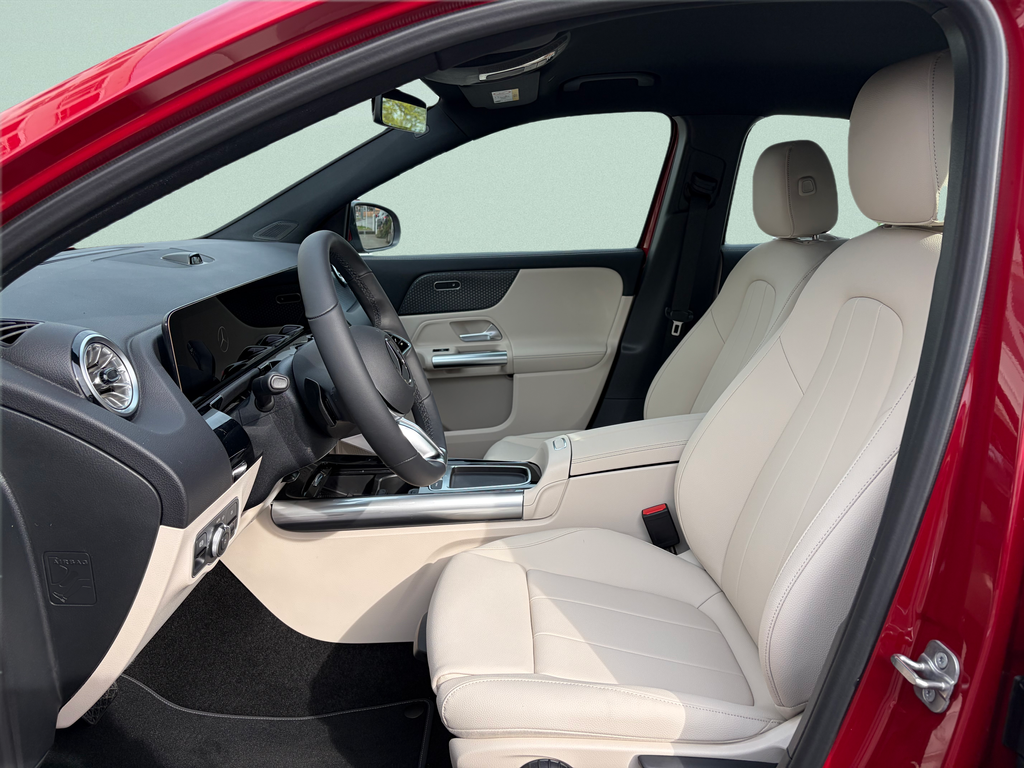 Mercedes-Benz GLA 180 (foto 12)