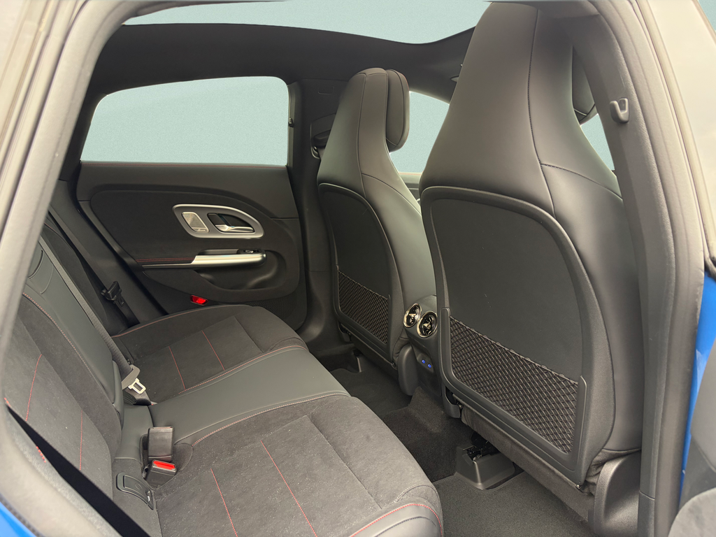 Mercedes-Benz CLA 220 4MATIC (foto 13)