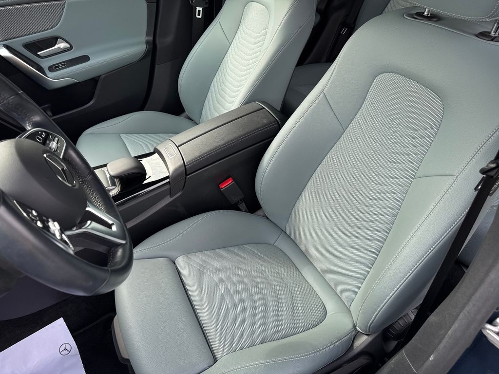 Mercedes-Benz CLA 180 PROGRESSIVE 180 (foto 13)