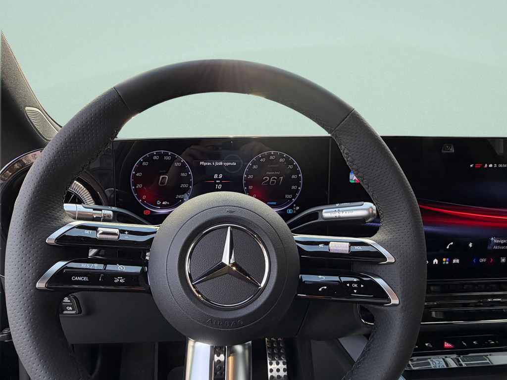 Mercedes-Benz CLA 350 4MATIC Shooting Brake EQ (foto 2)