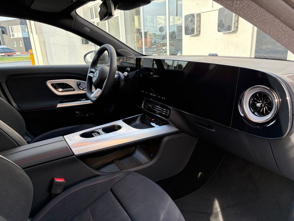 Mercedes-Benz CLA 350 4MATIC Shooting Brake EQ (foto 3)
