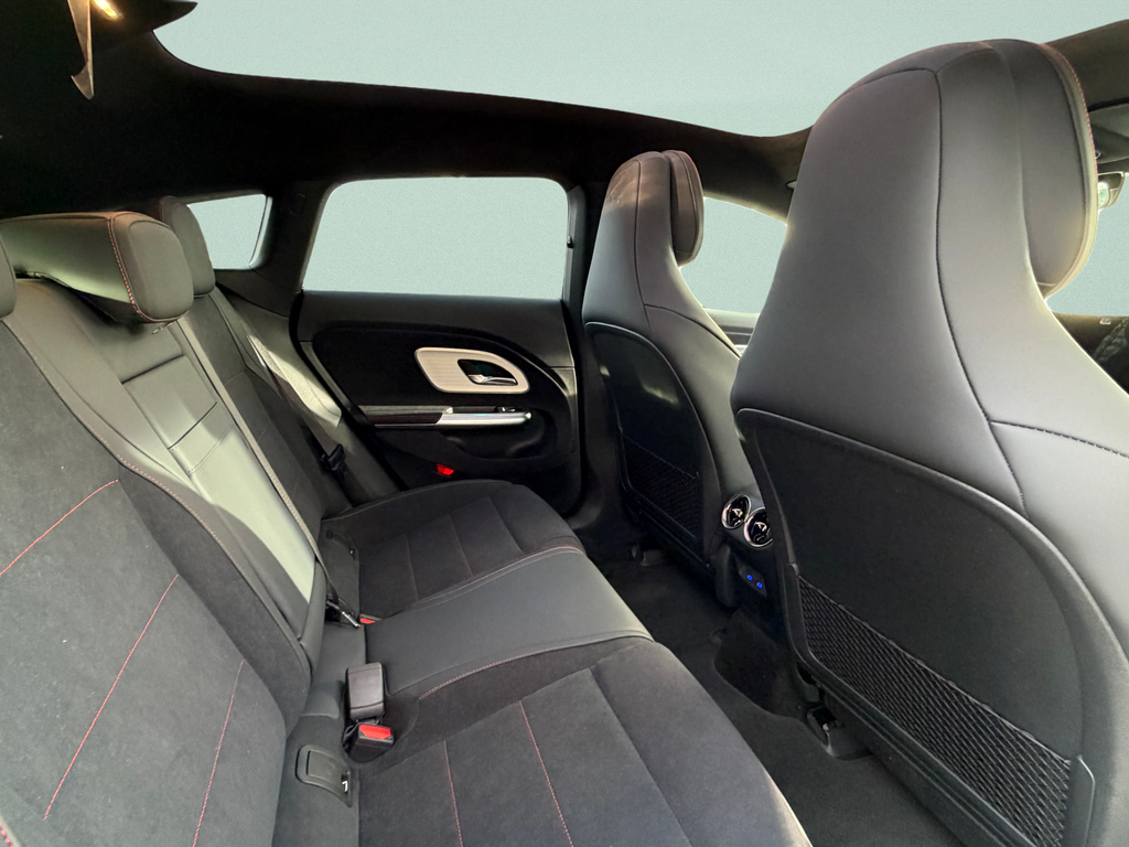 Mercedes-Benz CLA 350 4MATIC Shooting Brake EQ (foto 7)