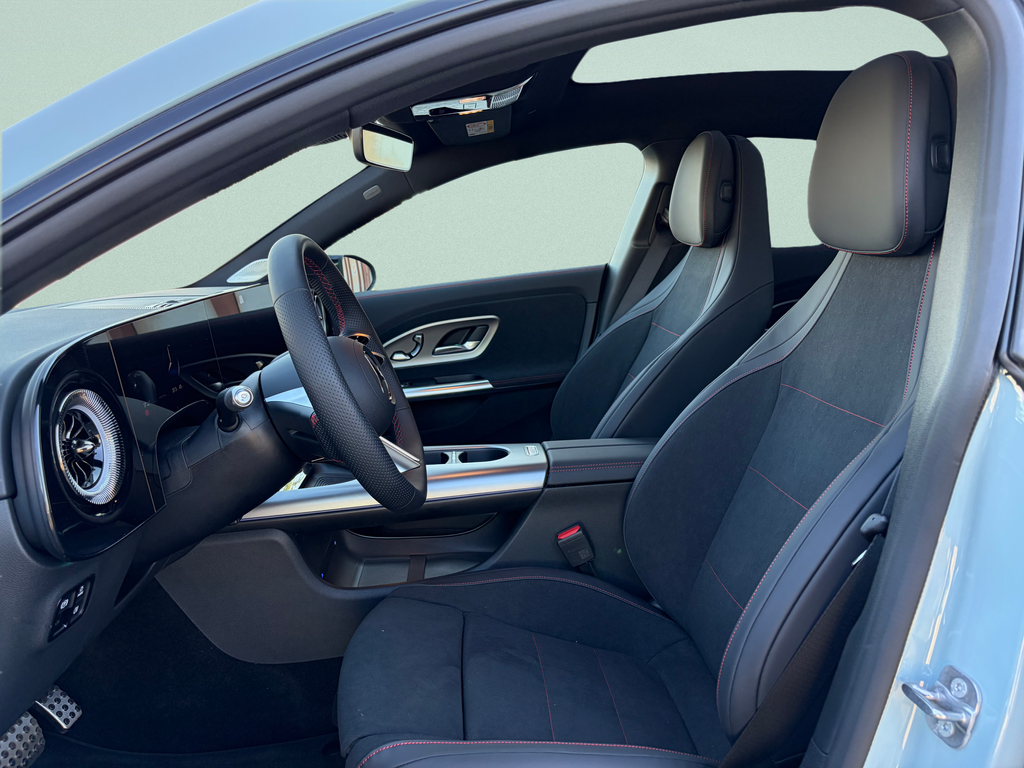 Mercedes-Benz CLA 200 4MATIC (foto 12)