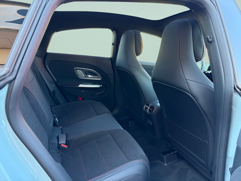 Mercedes-Benz CLA 200 4MATIC (foto 13)
