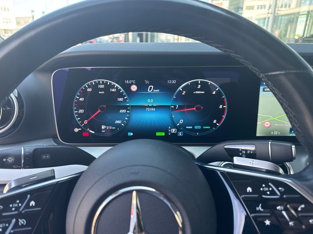 Mercedes-Benz E 220 AVANTGARDE E 220d 4MATIC (foto 9)