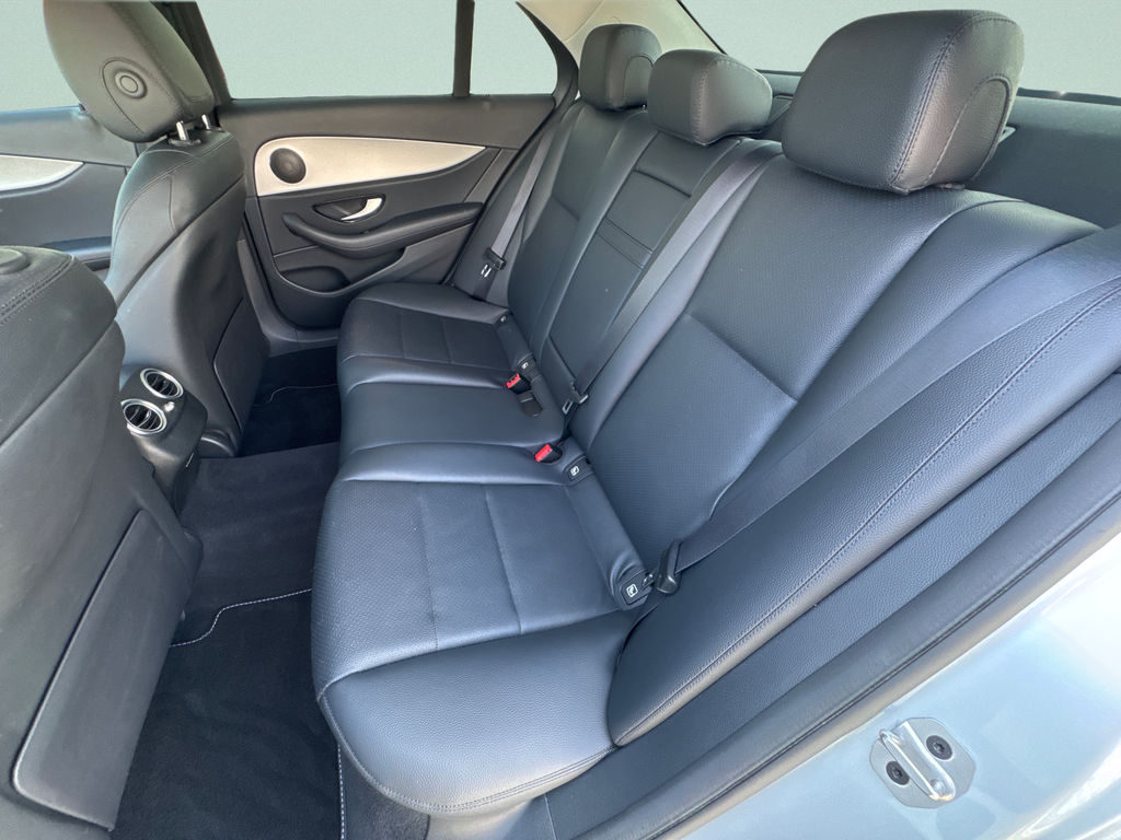 Mercedes-Benz E 220 AVANTGARDE E 220d 4MATIC (foto 14)