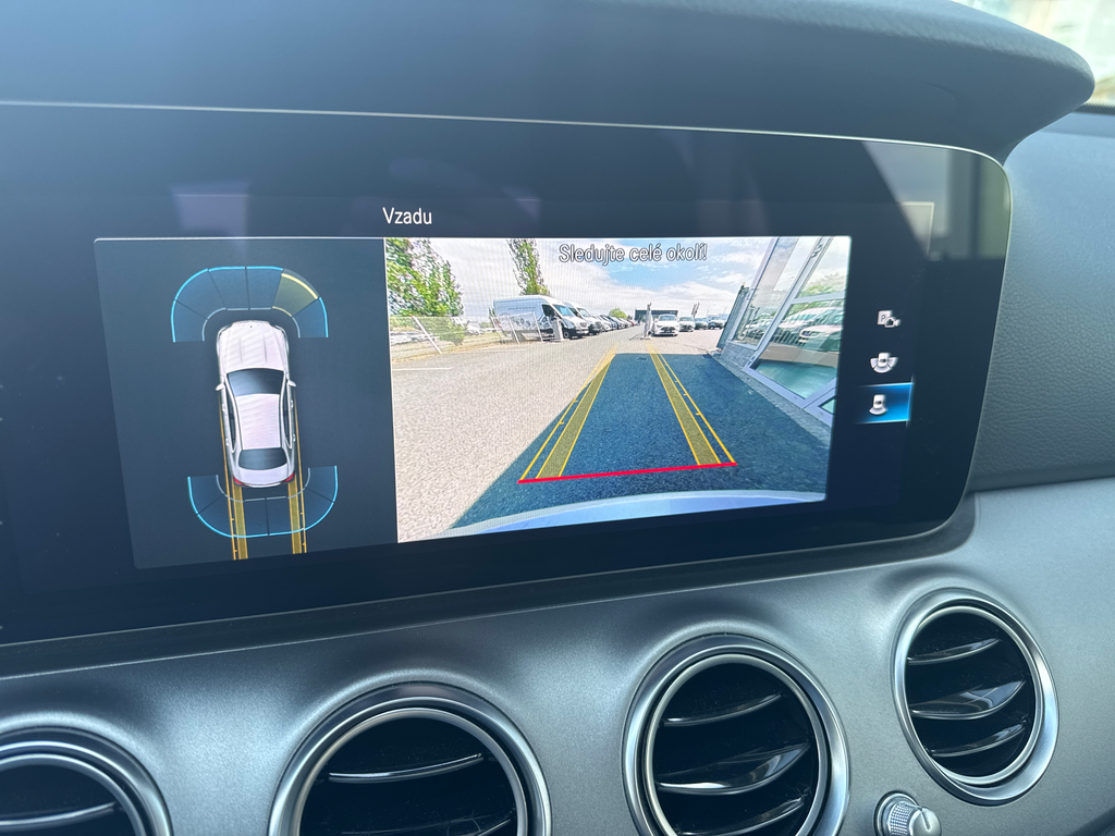 Mercedes-Benz E 220 AVANTGARDE E 220d 4MATIC (foto 18)