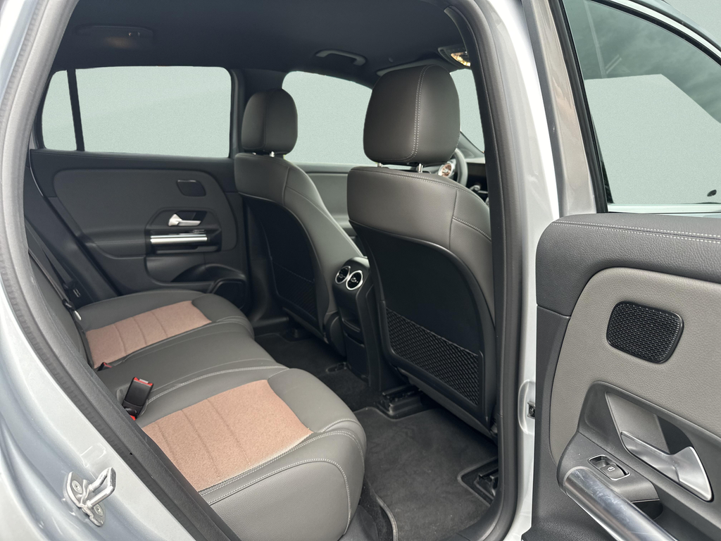 Mercedes-Benz EQA EQA 300 4MATIC (foto 13)