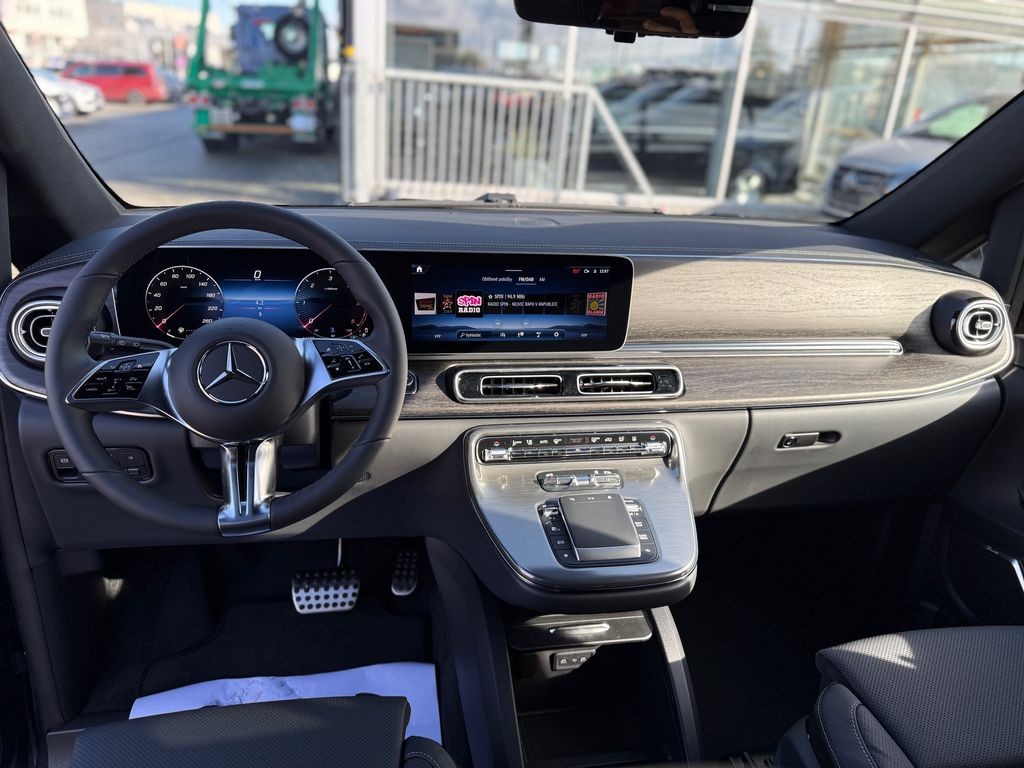 Mercedes-Benz V 300 XL EXCLUSIVE AMG 4MATIC (foto 8)