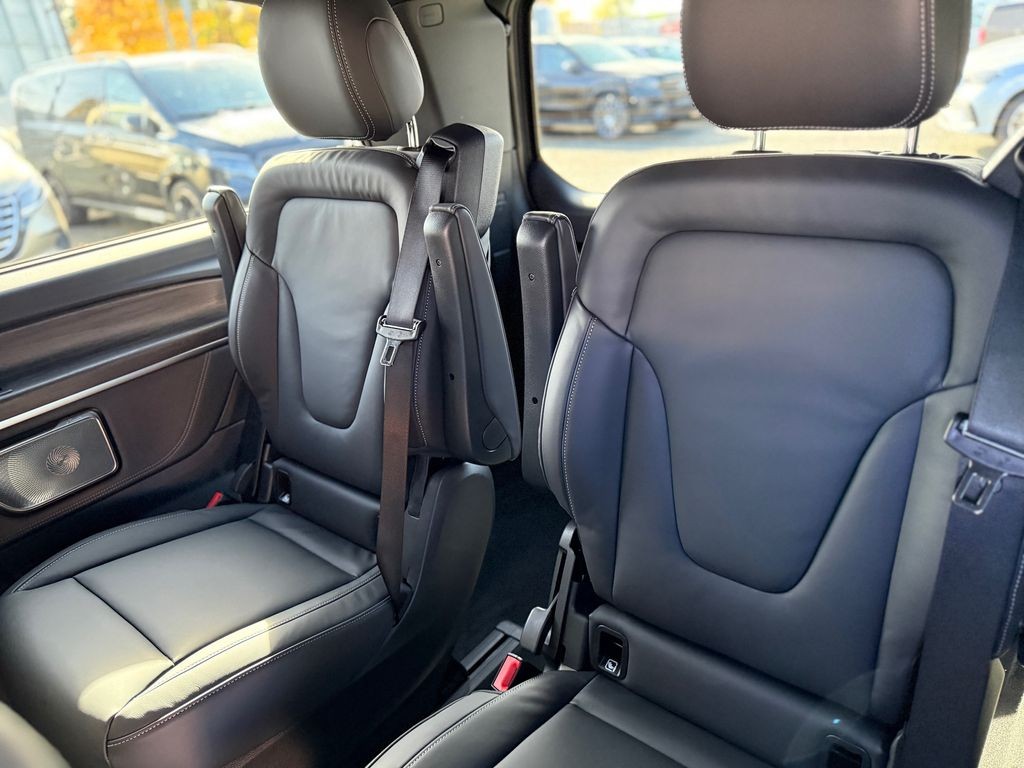 Mercedes-Benz V 300 XL EXCLUSIVE AMG 4MATIC (foto 9)