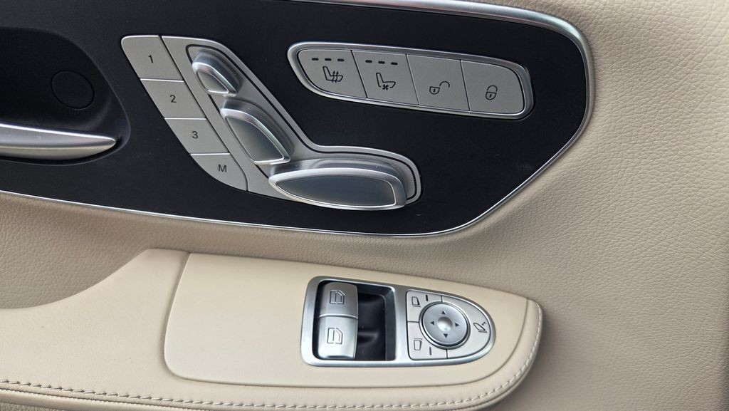 Mercedes-Benz V 300 300d Exclusive 4MATIC ACC (foto 16)