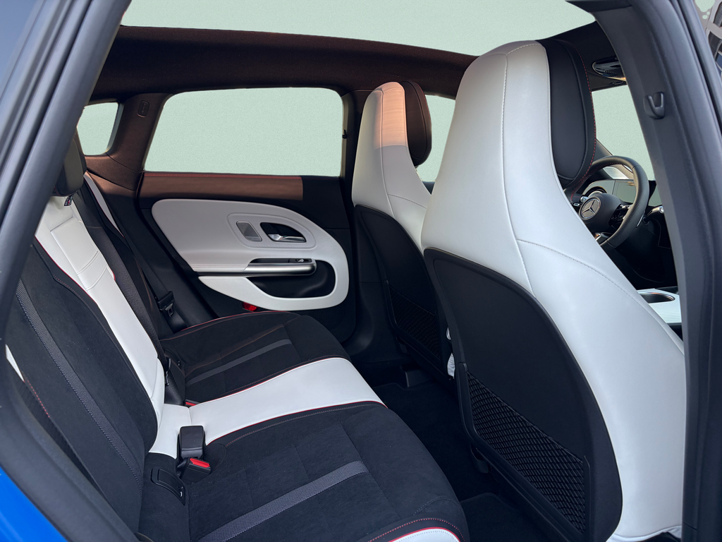 Mercedes-Benz CLA 200 Shooting Brake (foto 13)