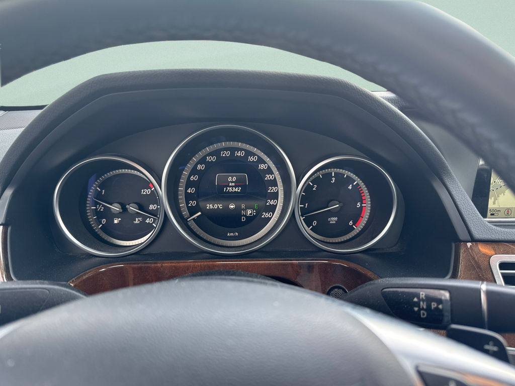 Mercedes-Benz E 350 350 BlueTec 4MATIC (foto 9)