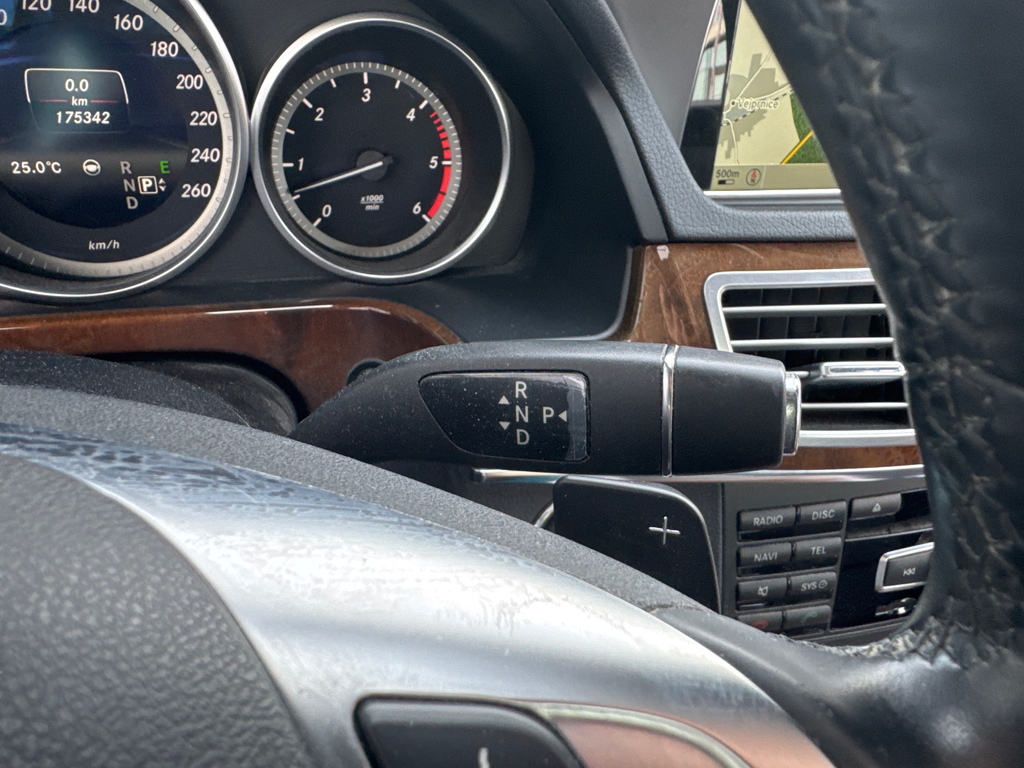 Mercedes-Benz E 350 350 BlueTec 4MATIC (foto 17)