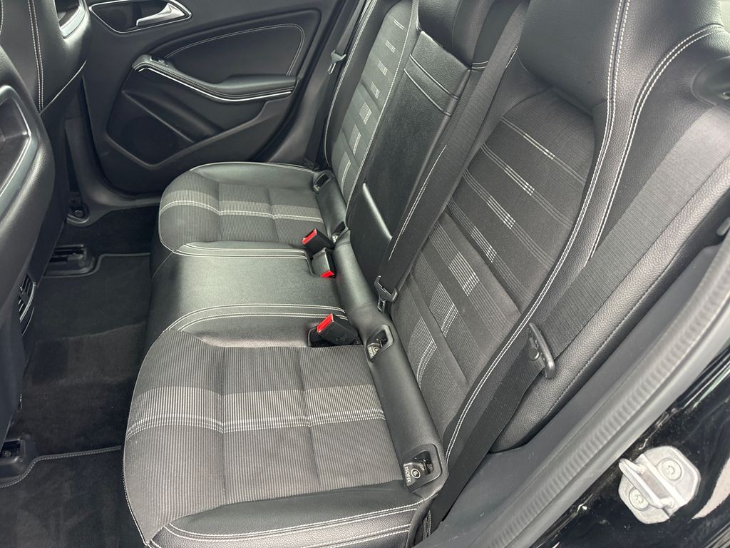 Mercedes-Benz GLA 200 URBAN paket GLA 200d 4MATIC (foto 13)