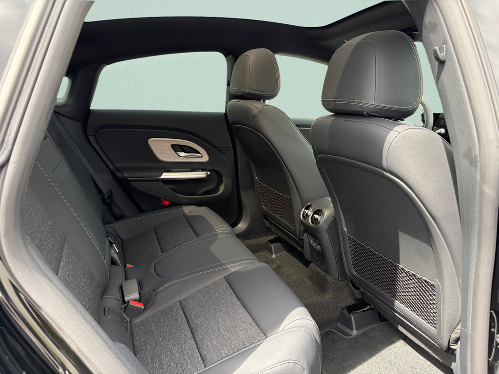Mercedes-Benz CLA 220 (foto 13)