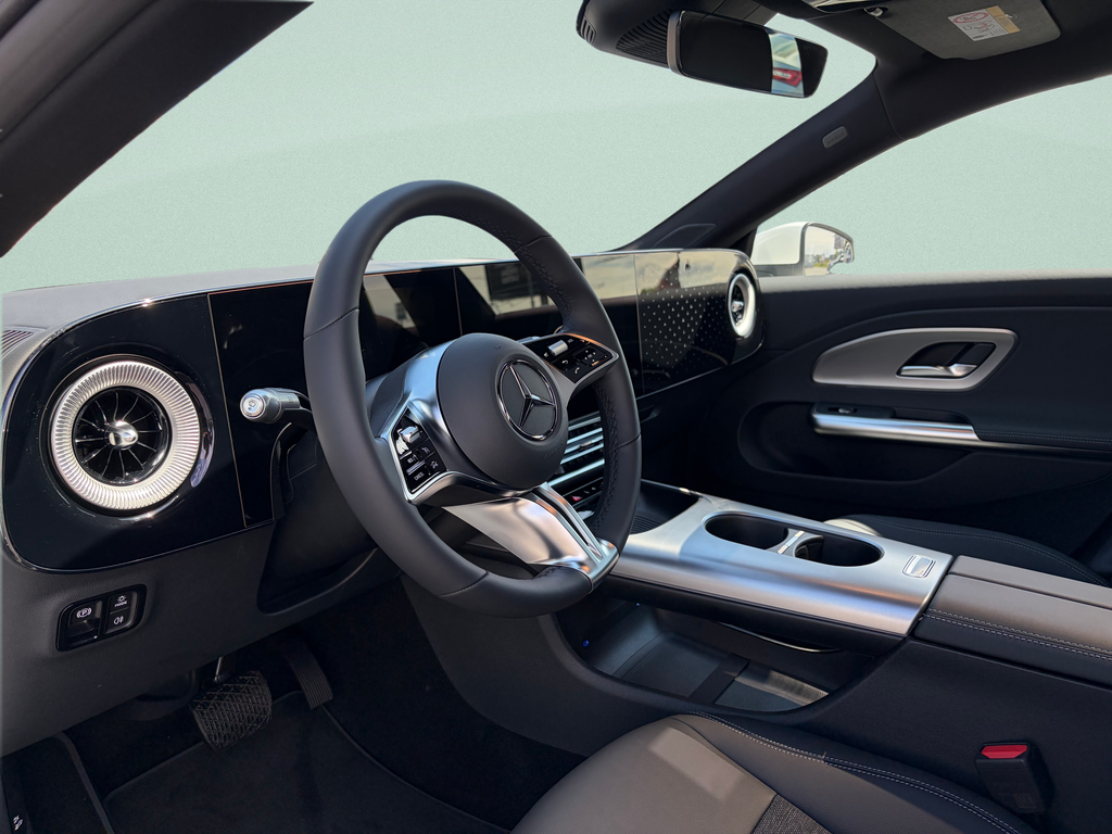 Mercedes-Benz CLA 180 (foto 8)