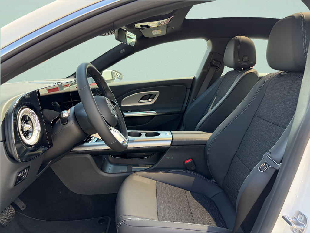 Mercedes-Benz CLA 180 (foto 12)