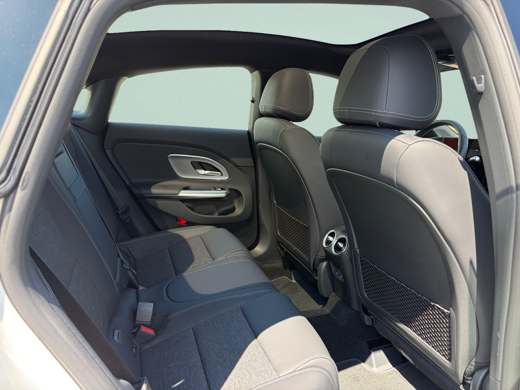 Mercedes-Benz CLA 180 (foto 13)