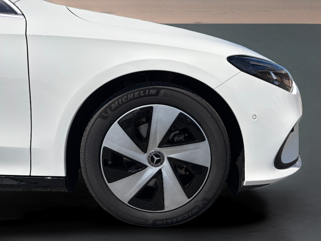 Mercedes-Benz CLA 180 (foto 14)