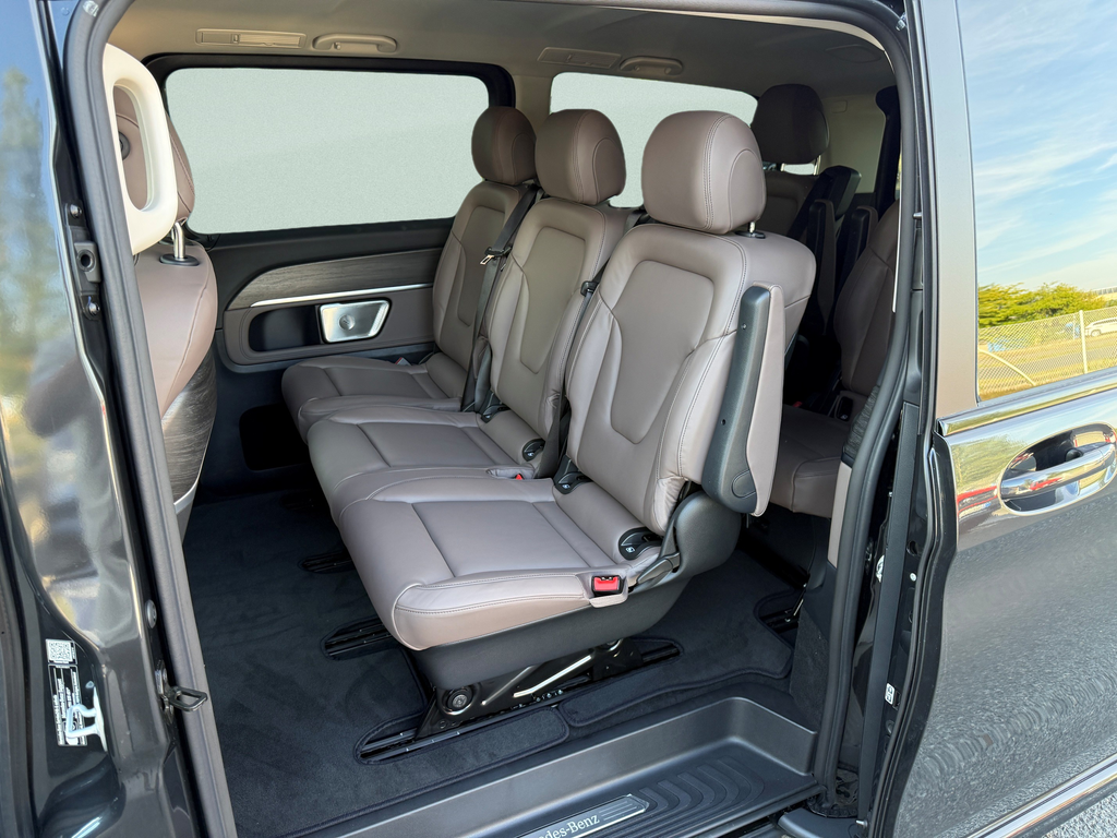 Mercedes-Benz V 300 L EXCLUSIVE AMG 4MATIC (foto 7)