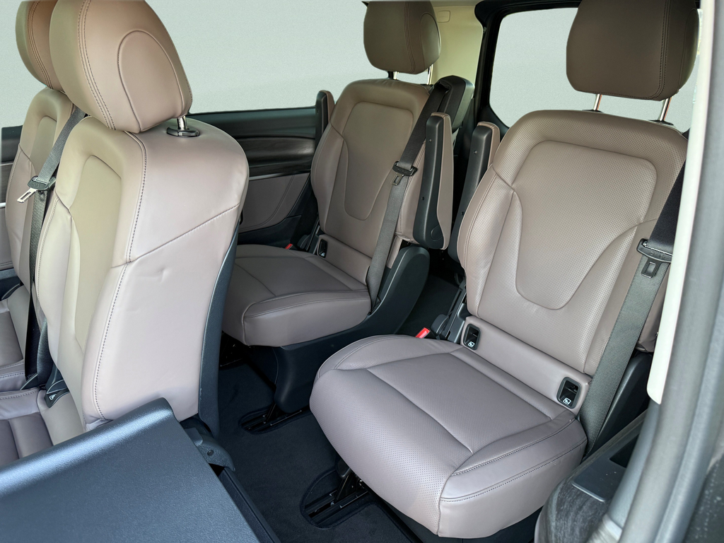 Mercedes-Benz V 300 L EXCLUSIVE AMG 4MATIC (foto 8)