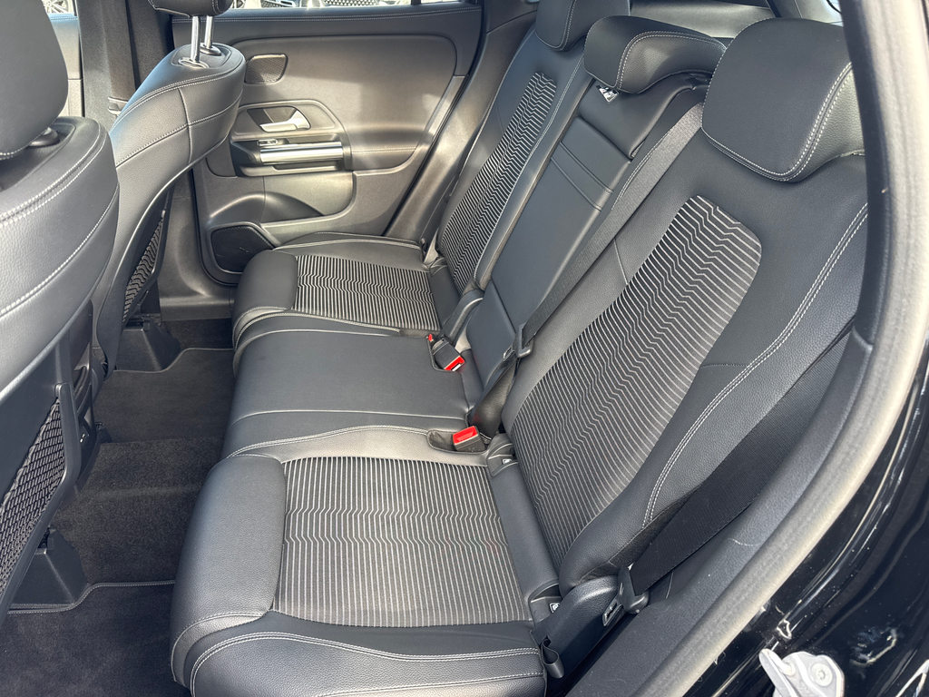 Mercedes-Benz GLA 200 PROGRESSIVE 200d 4MATIC (foto 13)