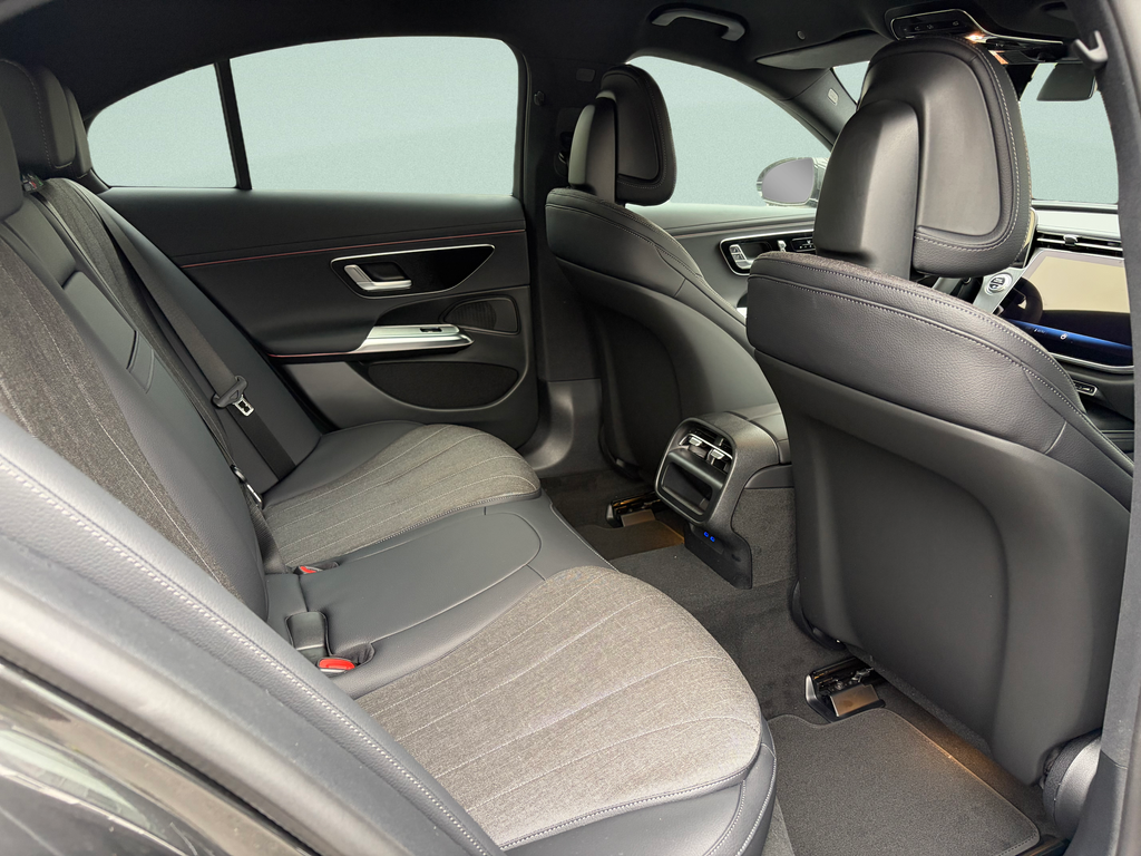 Mercedes-Benz E 220 d 4MATIC (foto 14)