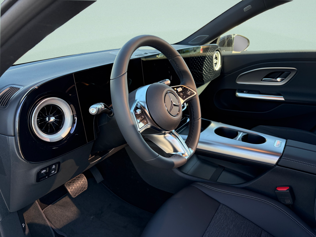 Mercedes-Benz CLA 200 Shooting Brake (foto 8)