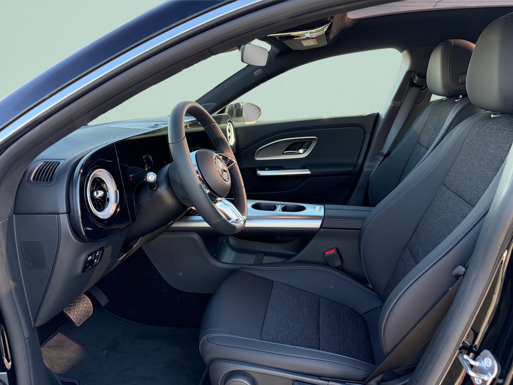 Mercedes-Benz CLA 200 Shooting Brake (foto 12)