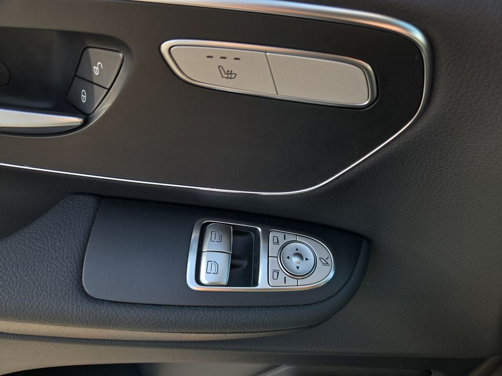 Mercedes-Benz V 300 300d/L STYLE 4MATIC (foto 15)