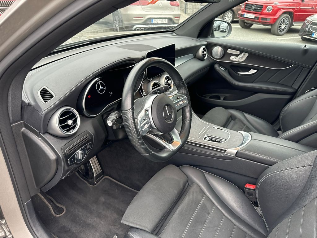 Mercedes-Benz GLC 300 AMG paket rezervováno (foto 8)