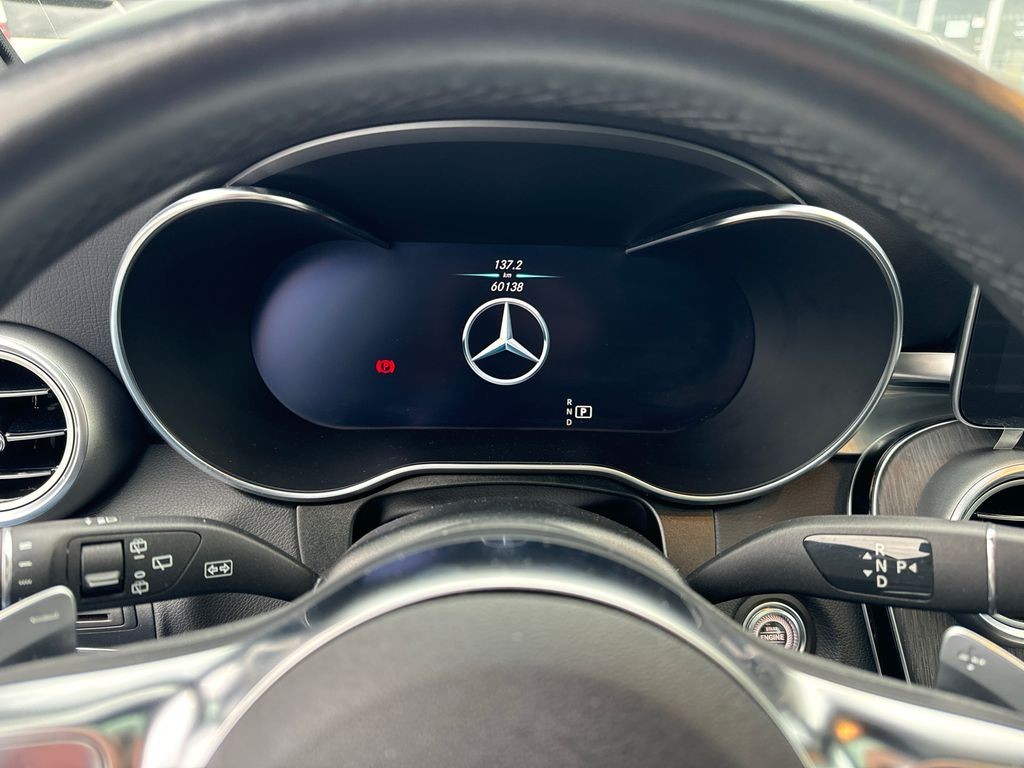 Mercedes-Benz GLC 300 AMG paket rezervováno (foto 9)