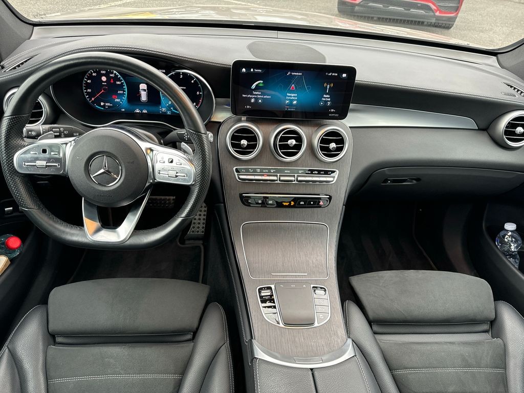Mercedes-Benz GLC 300 AMG paket rezervováno (foto 10)
