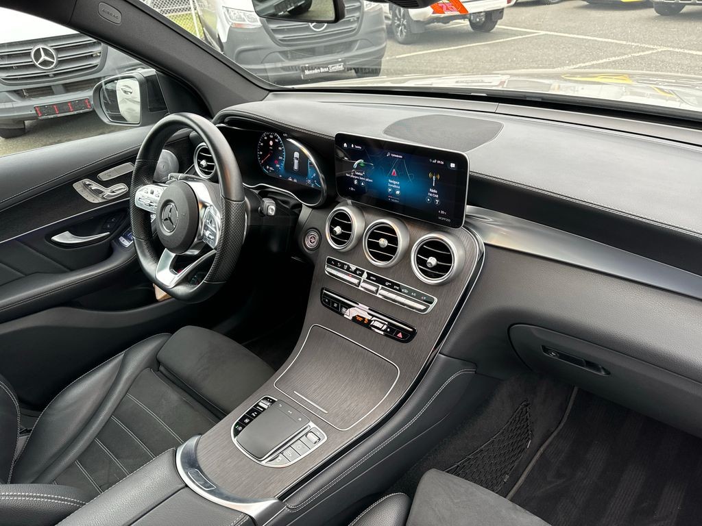 Mercedes-Benz GLC 300 AMG paket rezervováno (foto 11)