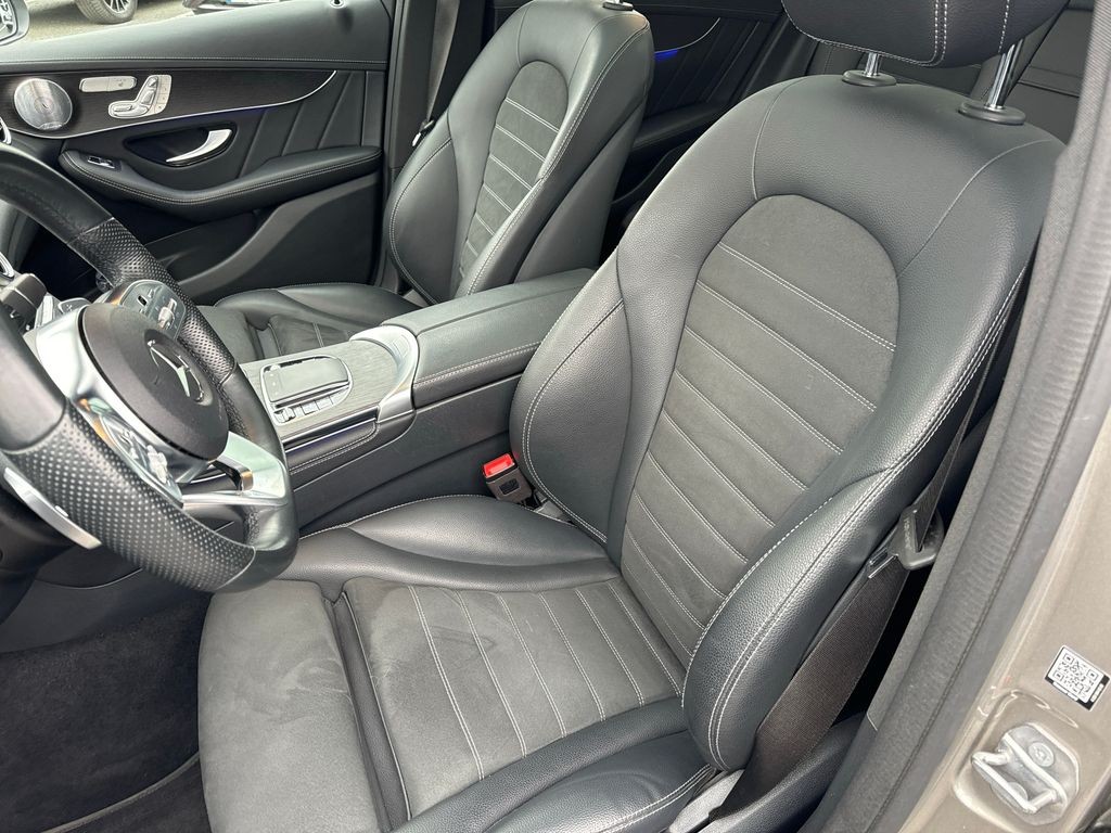 Mercedes-Benz GLC 300 AMG paket rezervováno (foto 12)