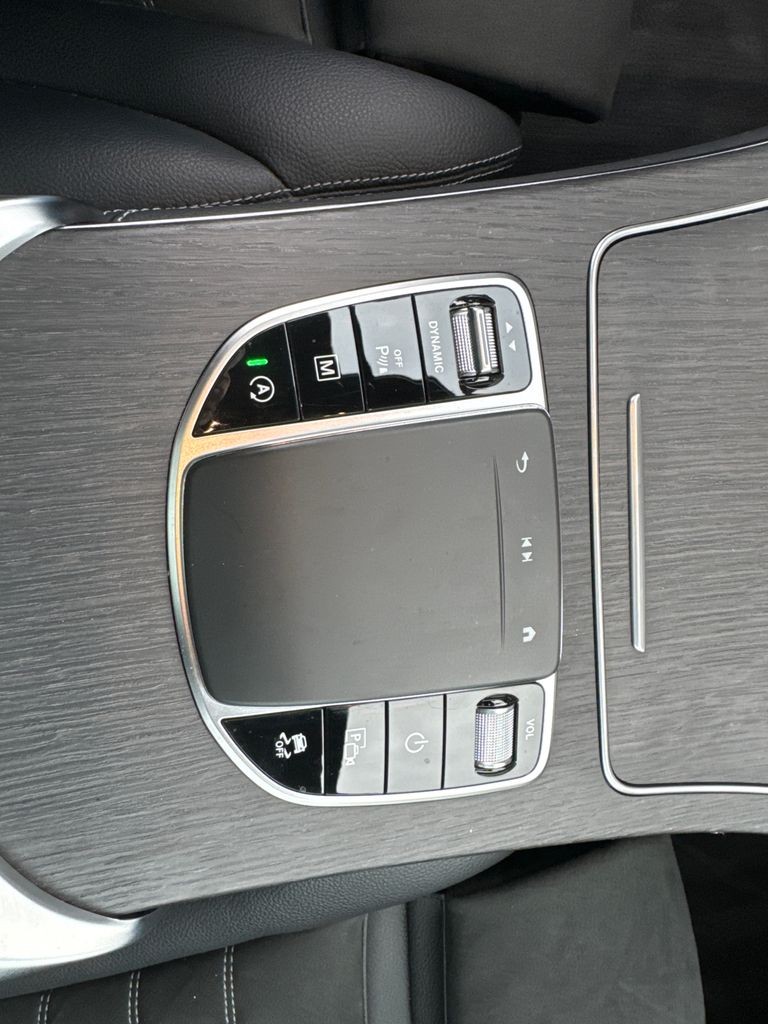 Mercedes-Benz GLC 300 AMG paket rezervováno (foto 14)