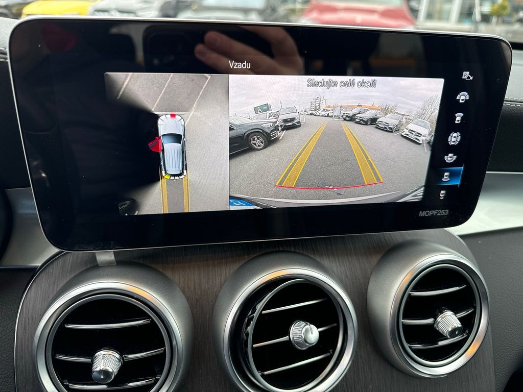 Mercedes-Benz GLC 300 AMG paket rezervováno (foto 16)