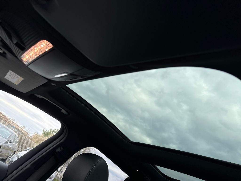 Mercedes-Benz GLC 300 AMG paket rezervováno (foto 19)