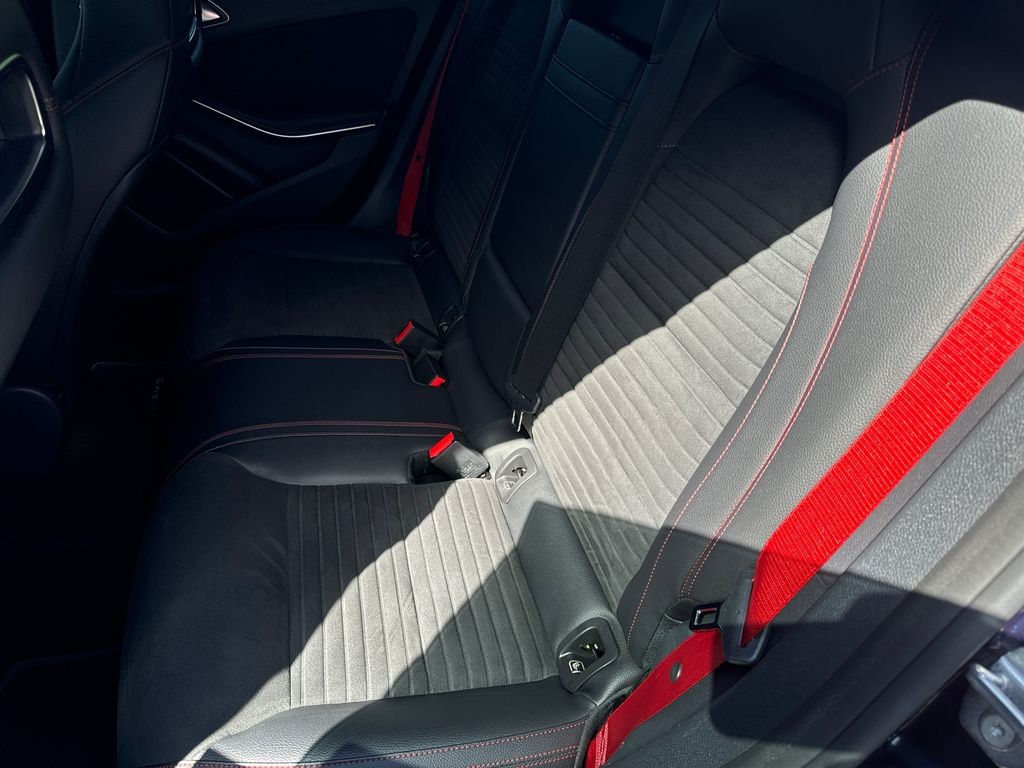 Mercedes-Benz CLA 45 AMG Shooting Brake 45 4MATIC Shooting Break (foto 12)