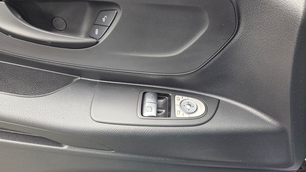 Mercedes-Benz Vito 114 CDI/L dílna Sortimo (foto 11)