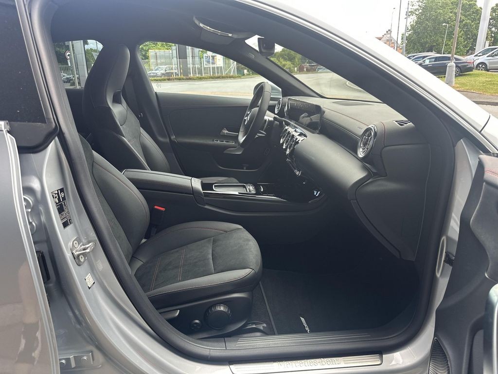 Mercedes-Benz CLA 200 d AMG Style Edition (foto 11)